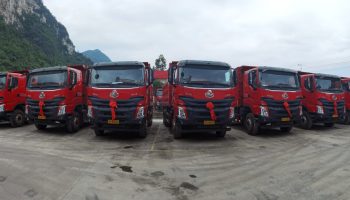 專業(yè)服務(wù),成就大客戶,玉柴機(jī)電交付10臺乘龍自卸車